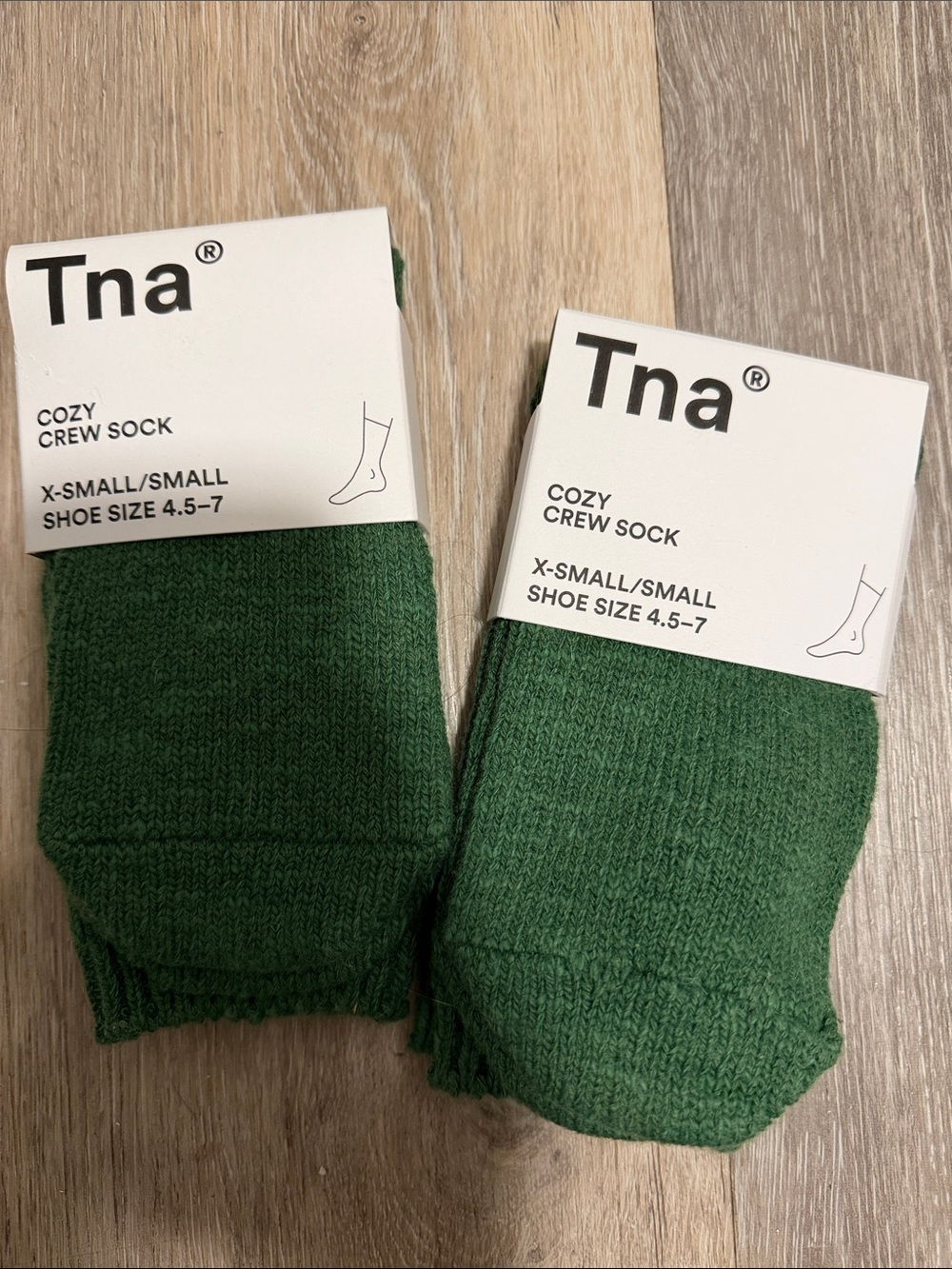 Aritzia Tna Cozy Crew Socks - Green